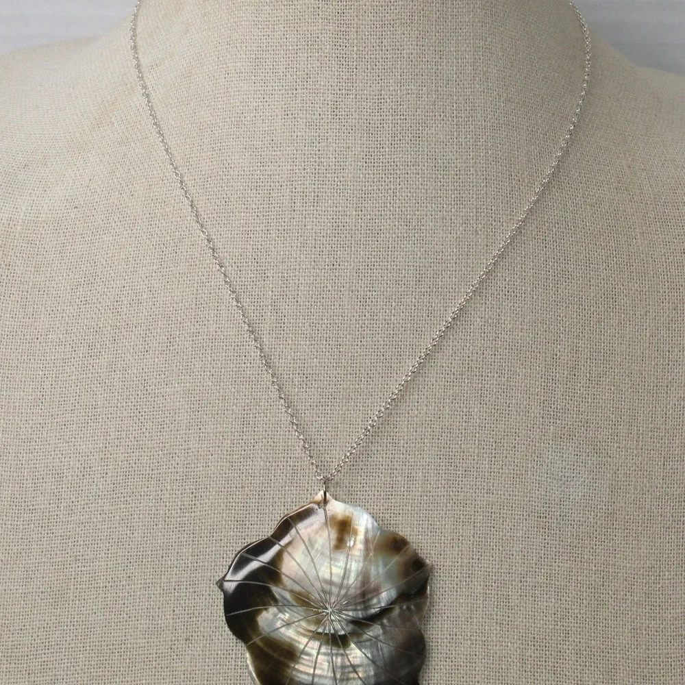 Necklace Carved Black Mother of Pearl Shell Flower Pendant 18.5in Silver Tone